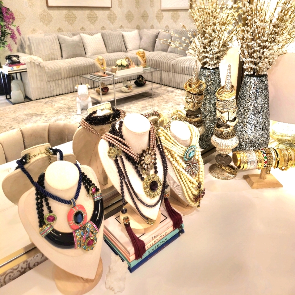 ✨️ 𝙉𝙞𝙖'𝙨 𝙅𝙚𝙬𝙚𝙡𝙧𝙮 𝘽𝙤𝙭 ✨️ Live Vintage Jewelry Auction! - Picture 4 of 14